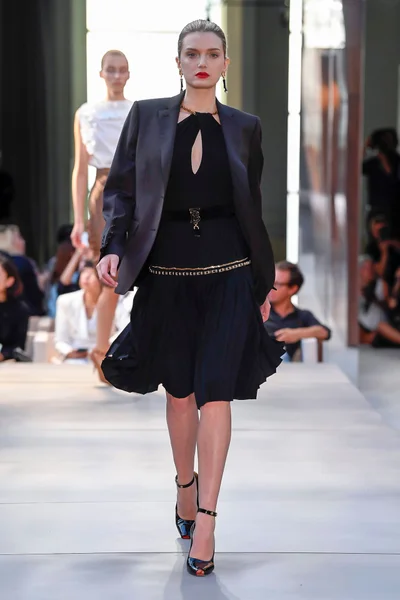 Look 30